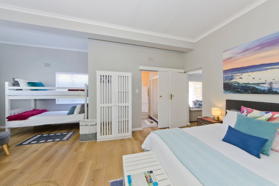 8 Bedroom Property for Sale in Leisure Isle Western Cape